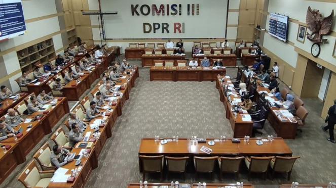 Kalemdiklat Polri Komjen Chryshnanda Dwilaksana Rapat di Komisi III DPR RI