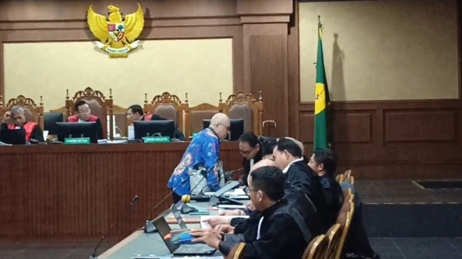 Mantan Dirut PT Taspen Antonius Kosasih saat jalani sidang kasus korupsi di Pengadilan Tipikor pada PN Jakarta Selatan, Selasa 27 Mei 2025