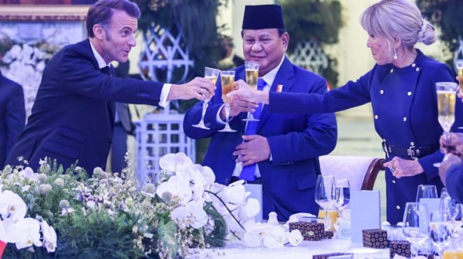 Presiden Prabowo Subianto bersama Presiden Prancis Emmanuel Macron dan istrinya