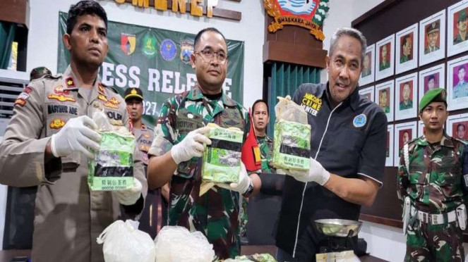 Penemuan sabu 35 kg dalam drum mengapung di Perairan Masalembu Sumenep.