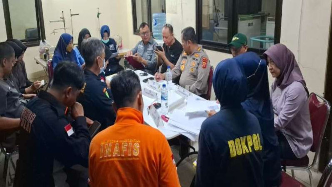 Tim DVI Polda Jabar identifikasi 14 korban tewas longsor Gunung Kuda, Cirebon.