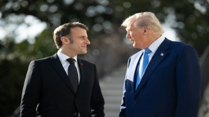 Presiden AS Donald Trump bersama Presiden Prancis Emmanuel Macron
