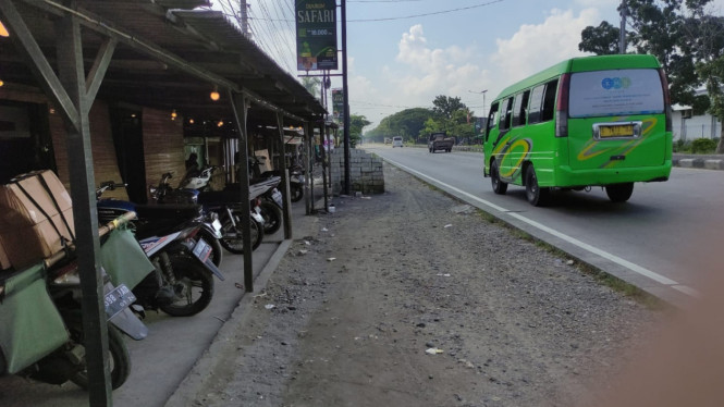Lokasi tawuran di Lamongan. (Foto: Imron SA Putra/VIVA Jatim)