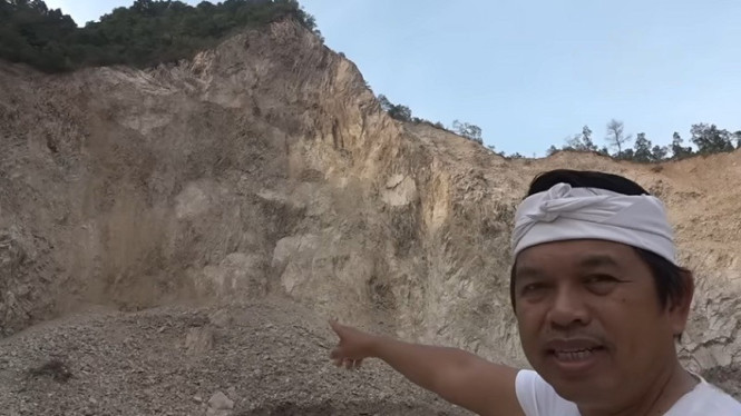 Dedi Mulyadi pernah sidak tambang Gunung Kuda Cirebon tahun 2021, 1. Pemuda di Takalar Dianiaya-Ditelanjangi Oknum Polisi, Dipaksa Akui Narkoba Lalu Diperas, Seorang pria di Takalar mengaku jadi korban penganiayaan dan pemerasan polisi, Ilustrasi COVID-19/virus corona, Tim DVI Polda Jabar identifikasi 14 korban tewas longsor Gunung Kuda, Cirebon., 4. Dedi Mulyadi Unggah Video Lawas Sidak Tambang Cirebon: Saya Sudah Bawel Sejak 2021, Longsor di Gunung Kuda Cirebon., 5. Buat Ulah, 100 Napi Berisiko Tinggi Dipindahkan ke Lapas Super Maksimum di Nusakambangan , 100 napi beresiko tinggi dipindahkan ke Lapas Nusakambangan (sumber foto: Dok Ditjen PAS)