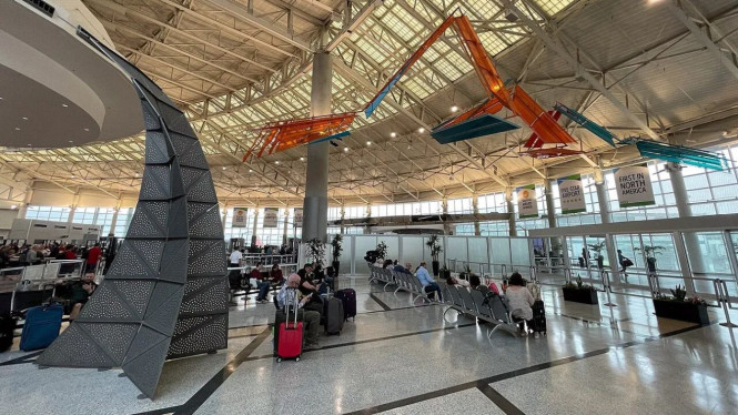 Houston Airport System, Houston Airport System, Singapore Changi Airport, Doha’s Hamad International Airport, Mumbai’s Chhatrapati Shivaji Maharaj International Airport, Amsterdam Schiphol Airport, New York LaGuardia Airport, Vancouver International Airport, Bangalore’s Kempegowda International Airport, San Francisco International Airport, Los Angeles Airport Light Towers