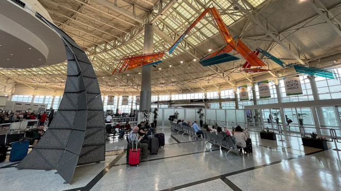 Houston Airport System, Houston Airport System, Singapore Changi Airport, Doha’s Hamad International Airport, Mumbai’s Chhatrapati Shivaji Maharaj International Airport, Amsterdam Schiphol Airport, New York LaGuardia Airport, Vancouver International Airport, Bangalore’s Kempegowda International Airport, San Francisco International Airport, Los Angeles Airport Light Towers