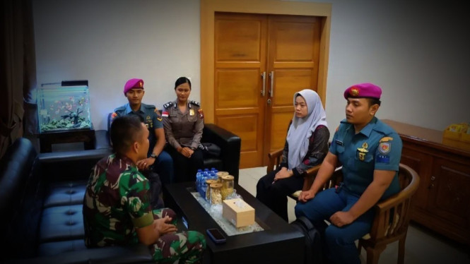 VIVA Militer: Roqi Munthazar Haharap bekali prajurit mau nikah