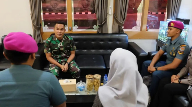 VIVA Militer: Roqi Munthazar Haharap bekali prajurit mau nikah