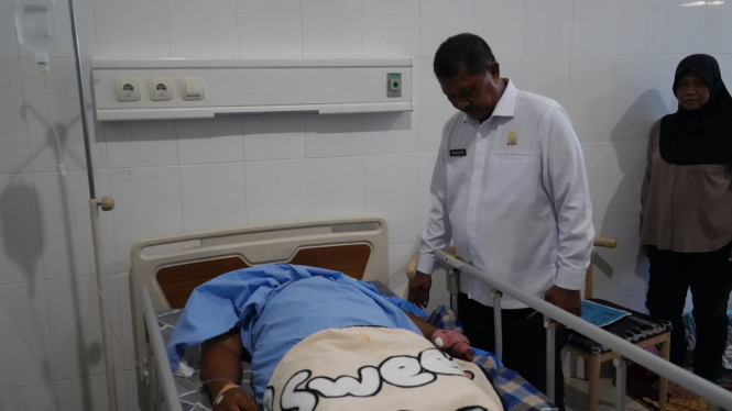 Dirjen PAS, Mashudi jenguk petugas Lapas Nabire yang terluka