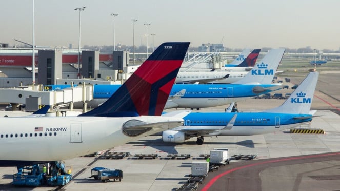 Amsterdam Schiphol Airport, Albany International Airport (ALB), Sydney Airport, Amsterdam Schiphol Airport, Bremen Airport, Bucharest B?neasa Aurel Vlaicu International Airport, College Park Airport
