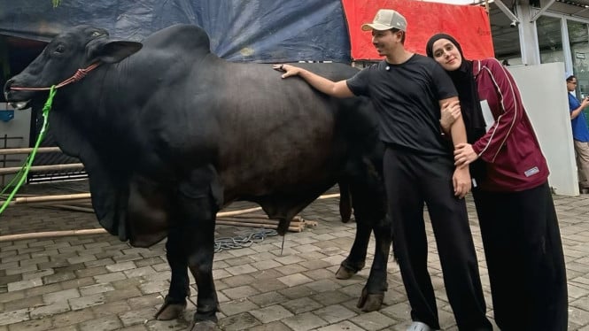 Sonny Septian bersama dengan sang istri, Fairuz A Rafiq.