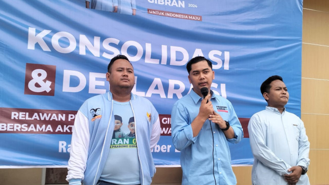 (Tengah) Sekretaris Jenderal Pemuda Relawan Prabowo-Gibran (Peran) 02, Nailil Ghufron.