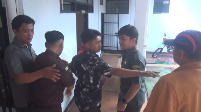 Keluarga Korban Mengamuk ke Pelaku di Pengadilan Negeri Makale