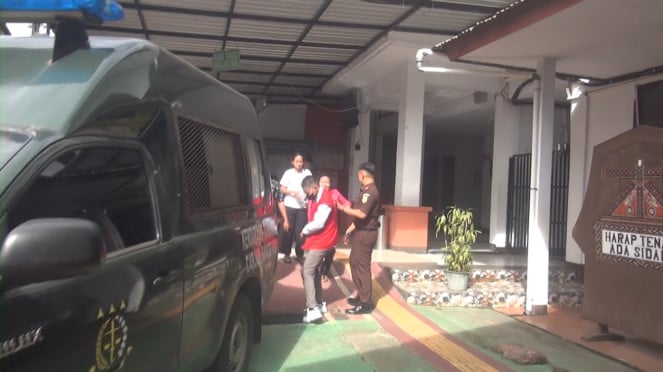 Keluarga Korban Mengamuk ke Pelaku di Pengadilan Negeri Makale