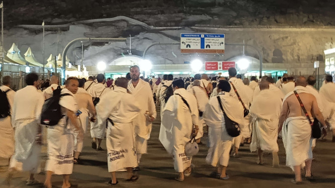 Jemaah mau lempar jumrah menuju Jamarat 3 di Mina, Arab Saudi