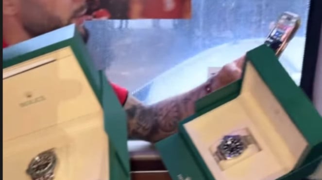 Jam tangan Rolex untuk pemain Timnas