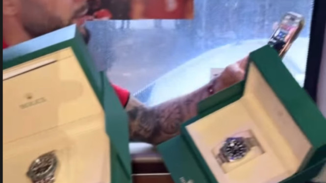 Jam tangan Rolex untuk pemain Timnas