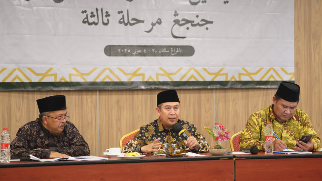 Ketua Majelis Masyayikh, KH Abdul Ghaffar Rozin