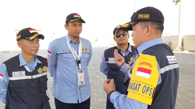 Kasat Ops Armuzna Kolonel Harun Al-Rasyid saat briefing tim penyisiran Jamarat dan Mina. 