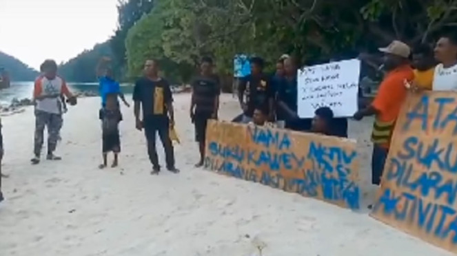 Warga Raja Ampat menutup kawasan wisata di Pulau Wayag