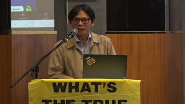Ketua Tim Kampanye Hutan Greenpeace Indonesia, Arie Rompas
