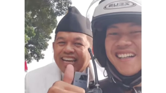 Gubernur Jawa Barat Dedi Mulyadi naik motor Pengawal