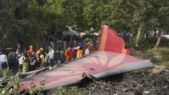 Pesawat Air India Jatuh di Dekat Bandara Ahmedabad