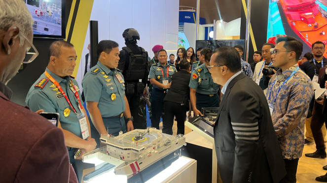 VIVA Militer: KSAL Laksamana TNI Muhammad Ali kunjungi Indo Defence 2025