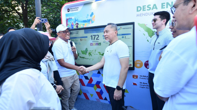 Menko Bidang Pangan, Zulkifli Hasan mengunjungi booth Pertamina 