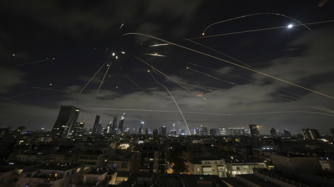 Iron Dome Israel menghalau serangan udara Iran di wilayah Tel Aviv