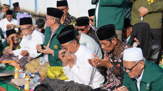 Istighosah yang diadakan PCNU Demak, di kawasan pesisir Pantura, Demak