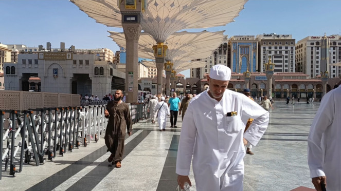 Jemaah dari manca negara ke masjid Nabawi, Madinah