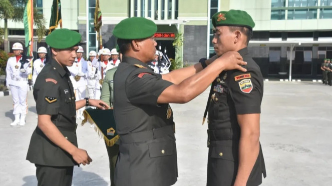 VIVA Militer: Sertijab Komandan Yonif 132 Bima Sakti