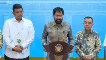 Gubernur Aceh Muzakir Manaf atau Mualem (tengah) di Istana Presiden