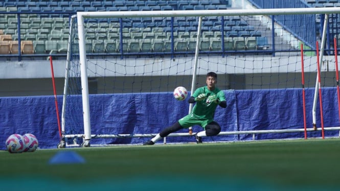 Penjaga gawang Persib, Fitrah Maulana 