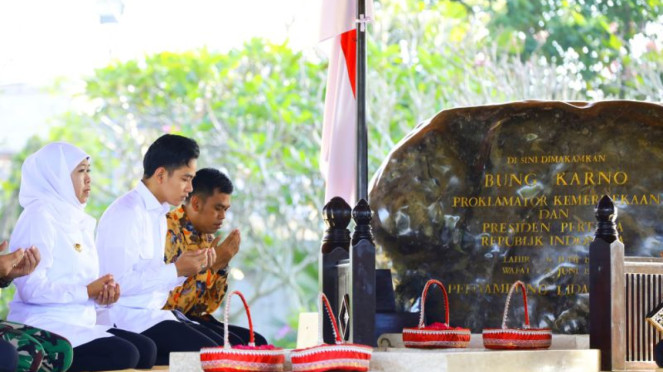 Gubernur Jatim Khofifah Dampingi Wapres Gibran Ziarah ke Makam Bung Karno