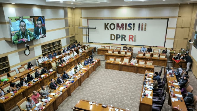 Komisi III DPR RI dalam RDPU membahas revisi KUHAP di Kompleks Parlemen, Senayan, Jakarta Pusat, Rabu, 18 Juni 2025