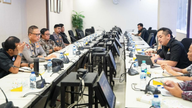 Ketua Panitia Pelaksana FORNAS VIII, Ibnu Riza saat rapat koordinasi, Ketua Panitia Pelaksana FORNAS VIII, Ibnu Riza saat rapat koordinasi, Charlie Cresswell, Kiper PSM Makassar, Reza Arya Pratama, SHin Tae-yong, Jay Idzes, Indonesia vs China di Kualifikasi Piala Dunia 2026