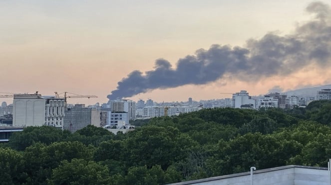 Serangan Israel di sebuah gedung kantor televisi berita Iran, Senin, 16/6