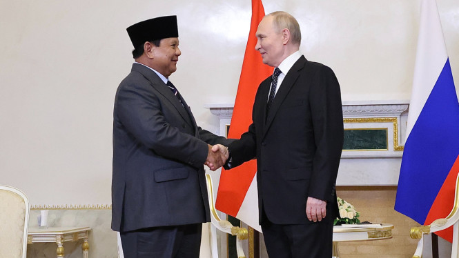 Presiden Prabowo Subianto dan Presiden Rusia Vladimir Putin di St Petersburg