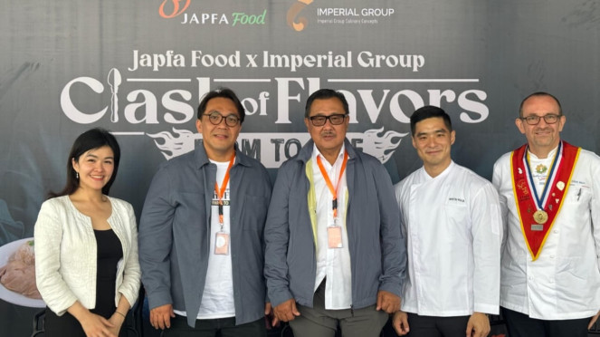 Chef Martin Praja (dua dari kanan).