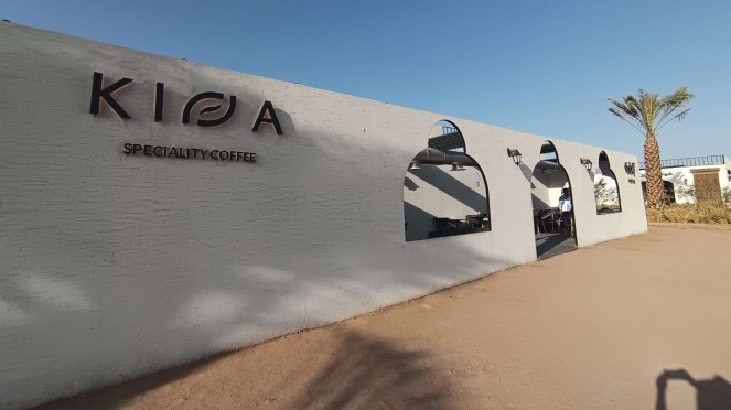 Sebuah kafe kopi berada di kawasan Masjid Quba, Madinah, Arab Saudi