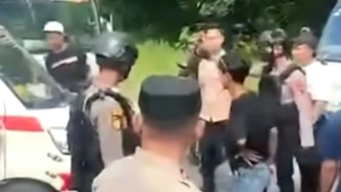 Aksi anarkis pendemo aturan truk ODOL