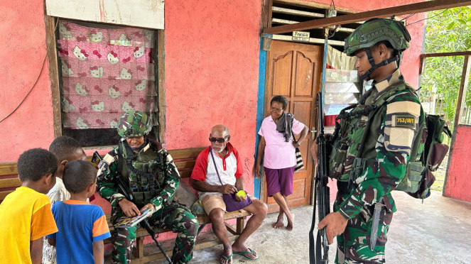 VIVA Militer: Satgas Yonif 753/AVT jadi guru di Keerom
