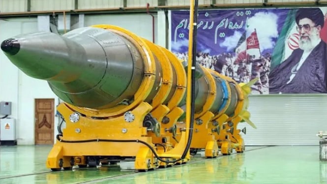 Rudal balistik hipersonik Sejjil 2 milik Iran