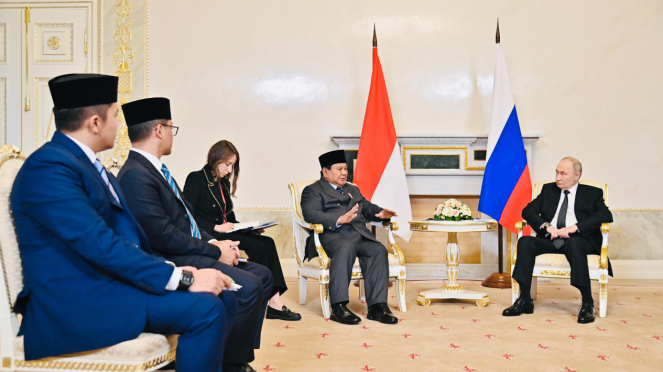 Seskab Teddy dan Menlu Sugiono Dampingi Presiden Prabowo Bertemu Vladimir Putin