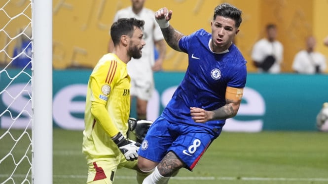 Pemain Chelsea, Enzo Fernandez rayakan gol