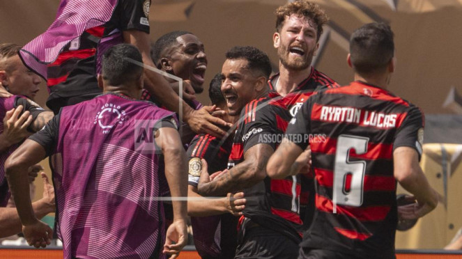 Pemain Flamengo rayakan gol