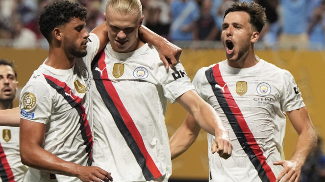 Pemain Manchester City rayakan gol Erling Haaland, Pemain Manchester City rayakan gol Erling Haaland, Penyerang Timnas Iran, Mehdi Taremi, Sporter klub Liga Algeria, MC Alger jatuh dari tribun atas, Pemain Timnas Indonesia, Shayne Pattynama, Brosur kedatangan Al Hamra Hehanussa