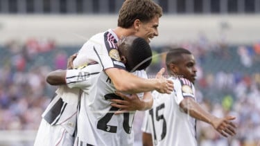 Pemain Juventus rayakan gol Kenan Yildiz